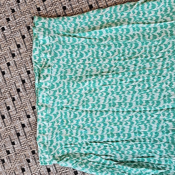 H&M Skirt, Size 6 - Picture 2 of 3